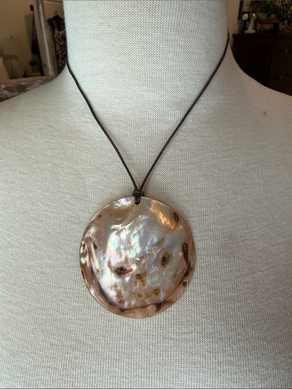 Round Shell Pendant Necklace